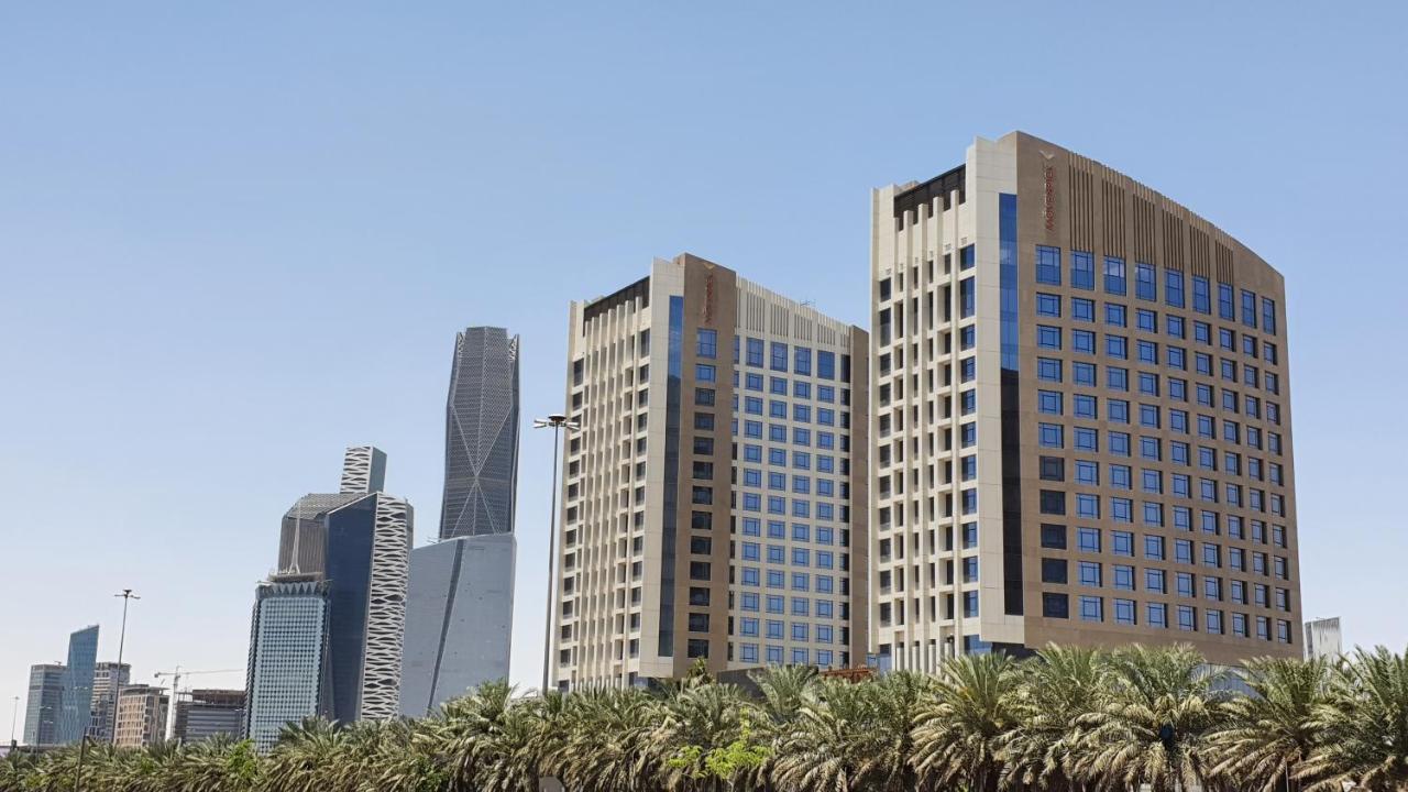Movenpick Hotel And Residences Riyad Extérieur photo Riyadh skyline