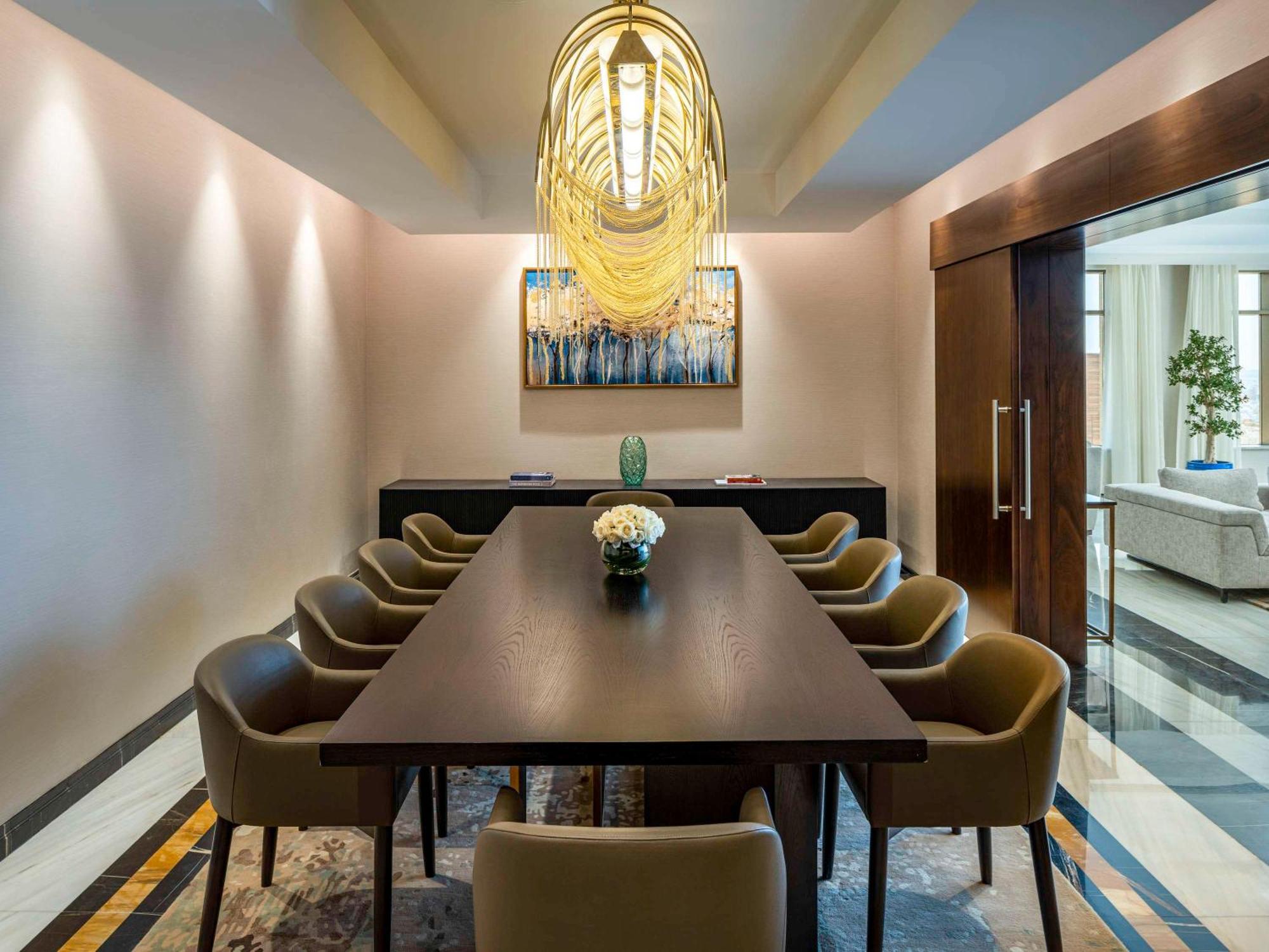 Movenpick Hotel And Residences Riyad Extérieur photo The private dining room at the hotel