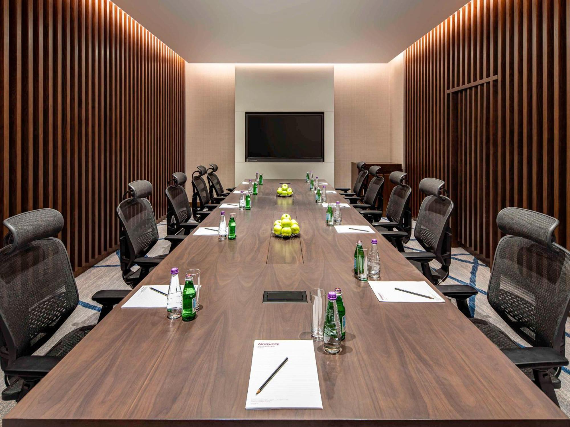Movenpick Hotel And Residences Riyad Extérieur photo Meeting room