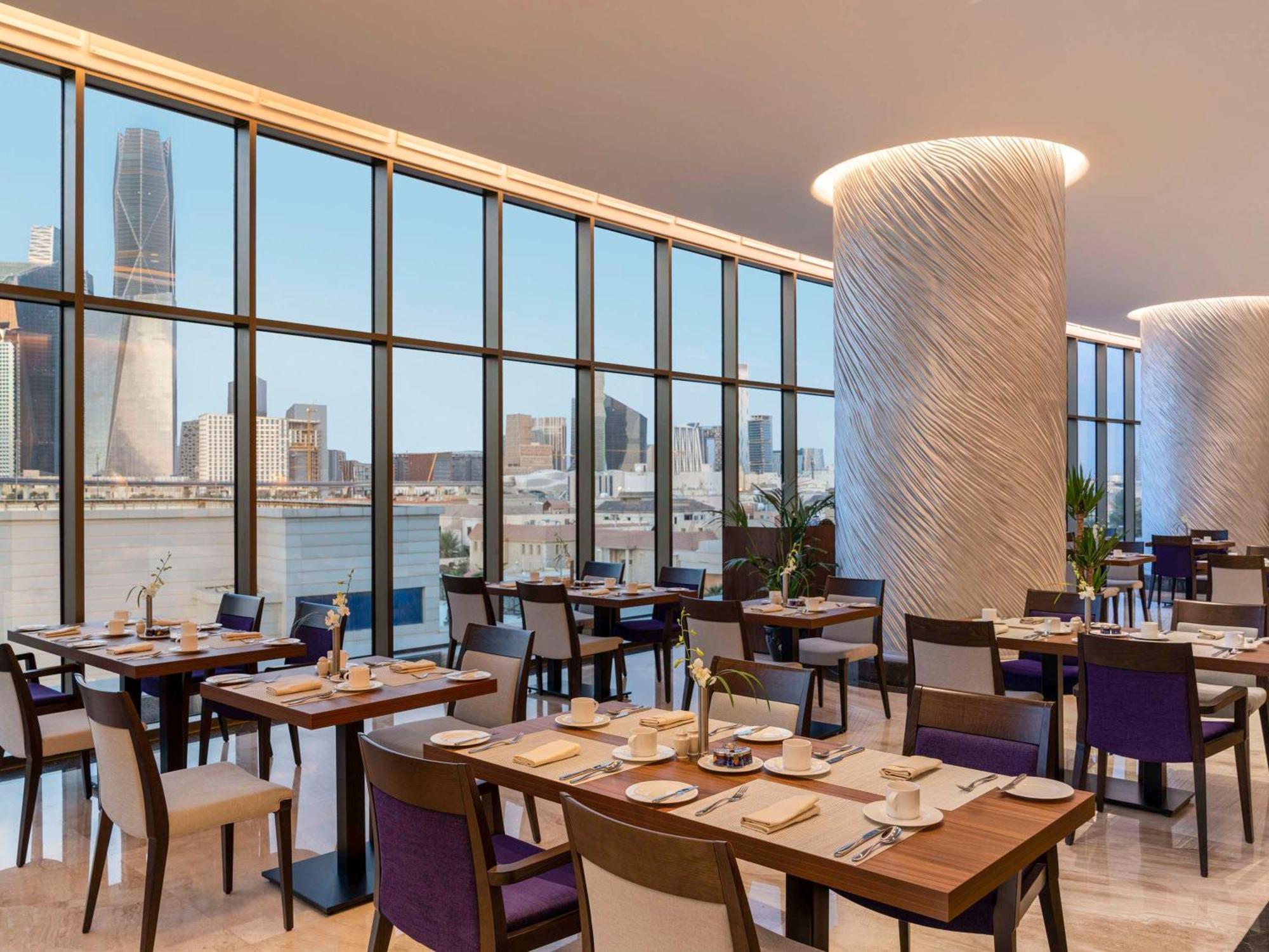 Movenpick Hotel And Residences Riyad Extérieur photo The View
