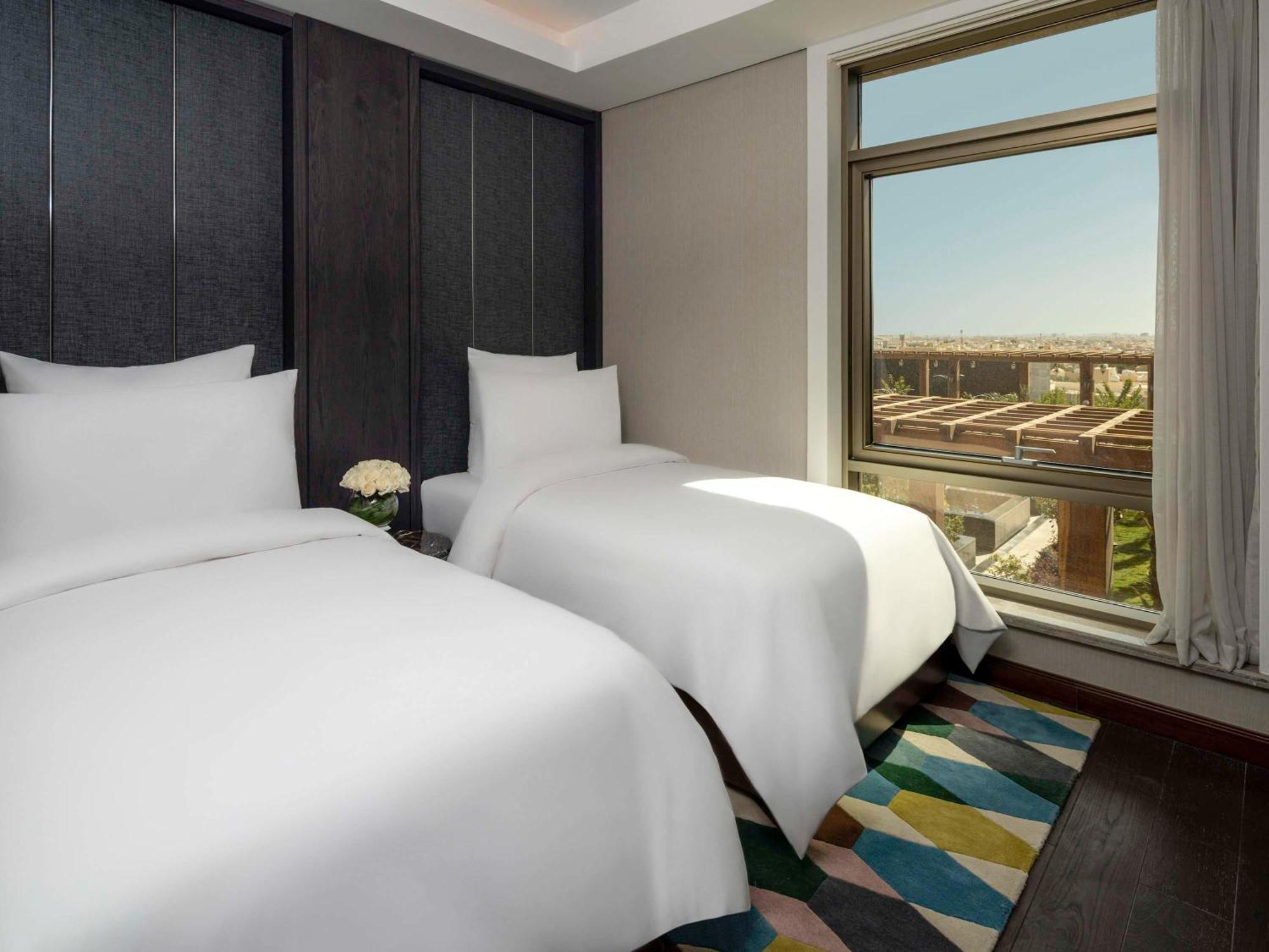Movenpick Hotel And Residences Riyad Extérieur photo Deluxe room