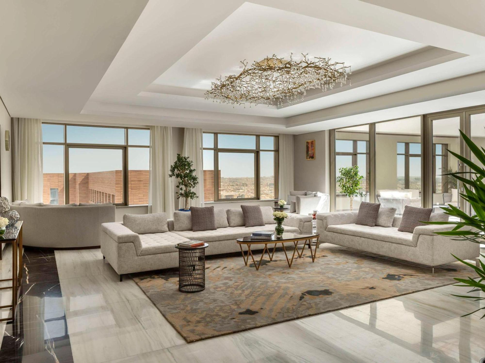 Movenpick Hotel And Residences Riyad Extérieur photo The interior of the hotel