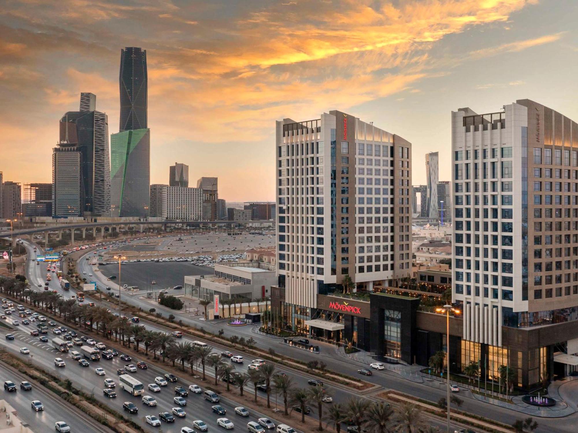 Movenpick Hotel And Residences Riyad Extérieur photo The Ritz-Carlton, Riyadh