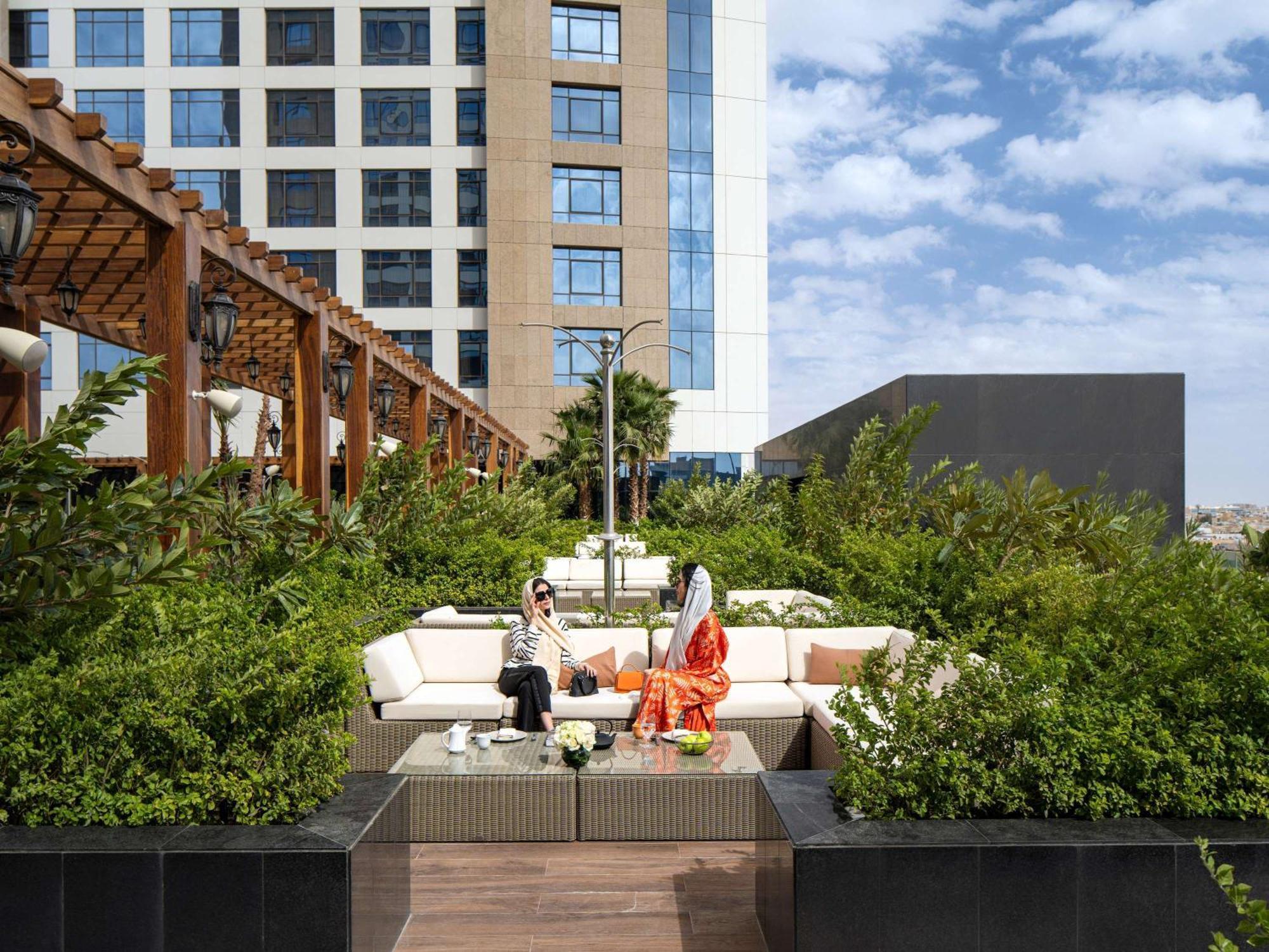Movenpick Hotel And Residences Riyad Extérieur photo The Park, Hyderabad
