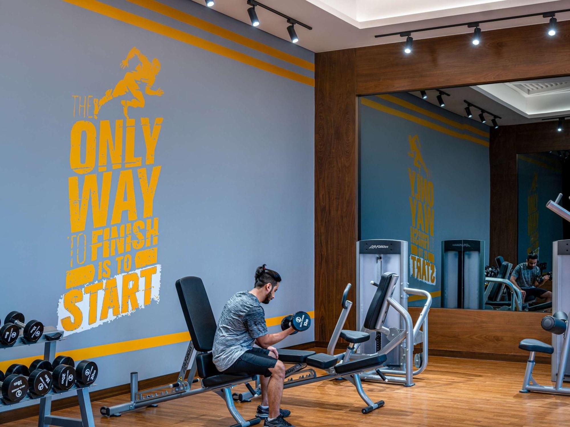 Movenpick Hotel And Residences Riyad Extérieur photo The gym at the hotel